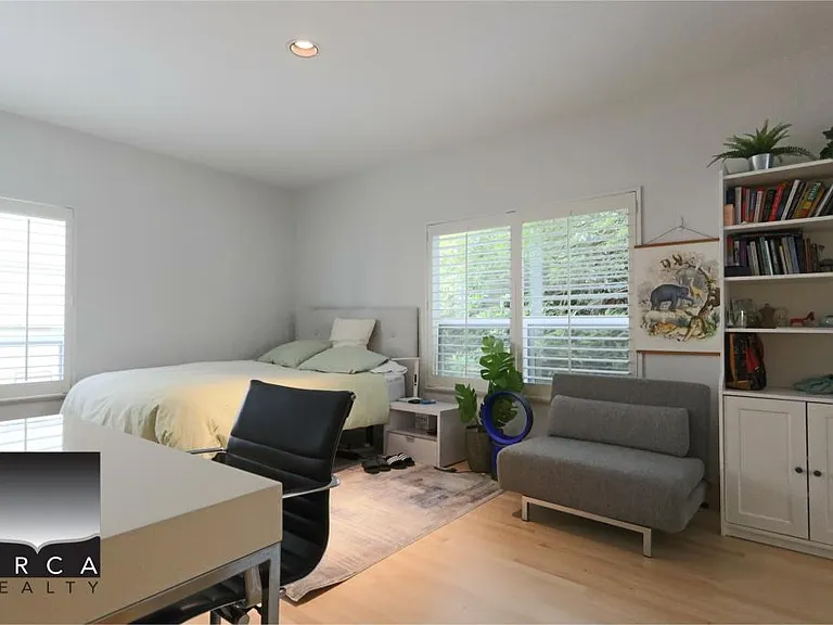 5060 Pinetree Cres — Photo 27