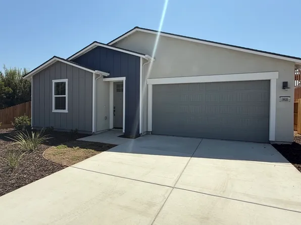 3921 W Babcock Ave, Visalia, CA