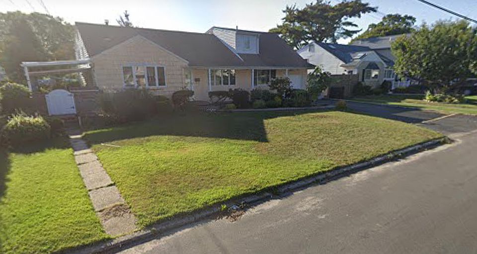 1st image of 316 E 4th St