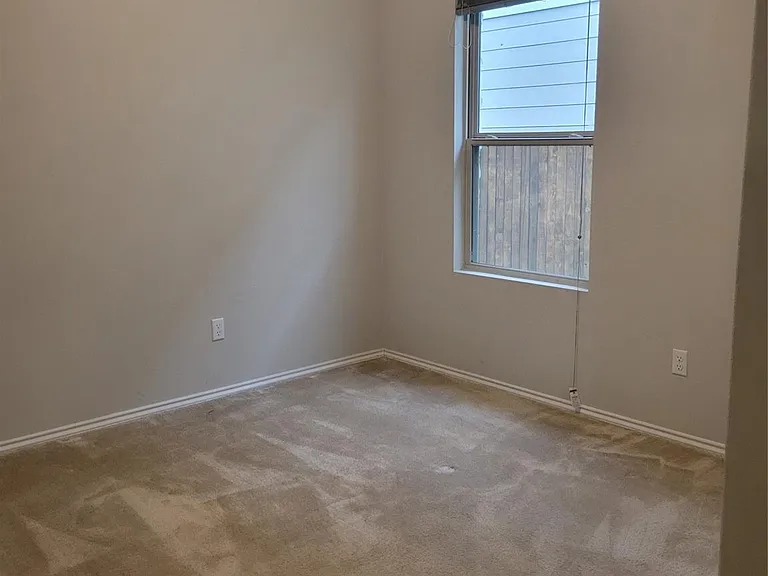 221 Compania Dr — Photo 18