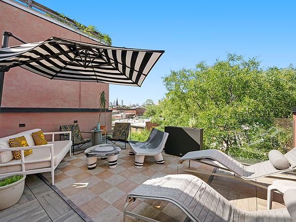 3rd image of 99 Douglass St Unit Penthouse