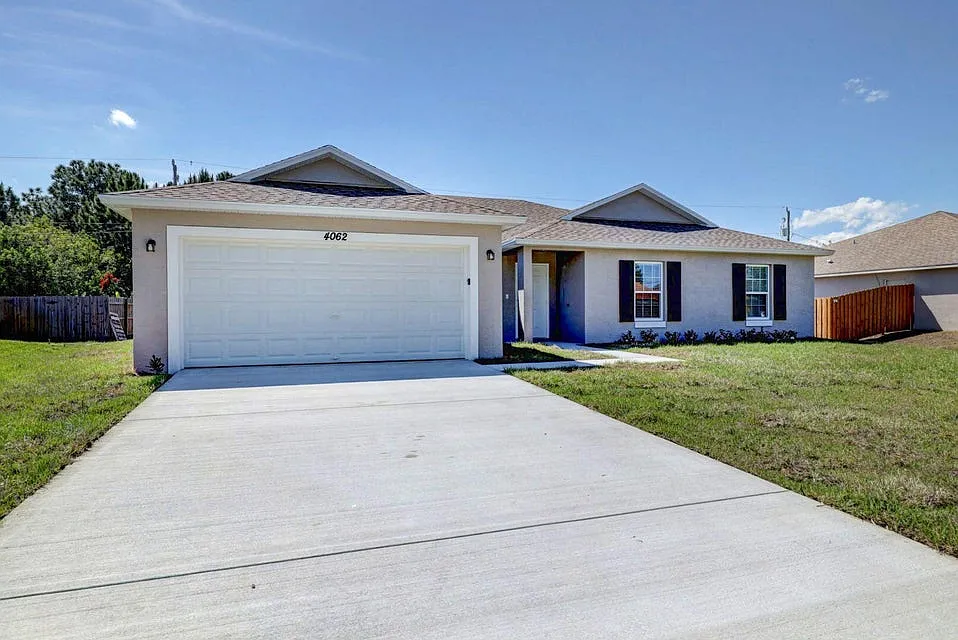 4 bed, 2.0 bath, 1915 sqft, $2,600 — Photo 3