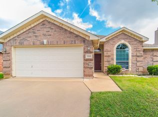 8249 Fall Crest Dr, Hurst, TX 76053