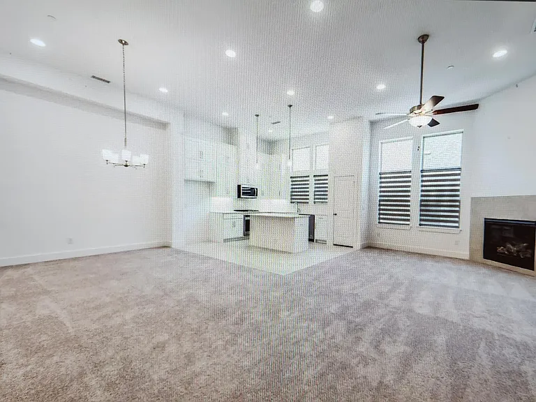 104 Harwood Dr — Photo 2