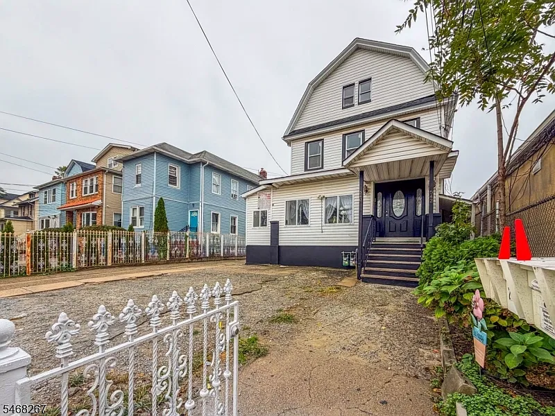 4 bed, 3.0 bath, $2,750 — Photo 2