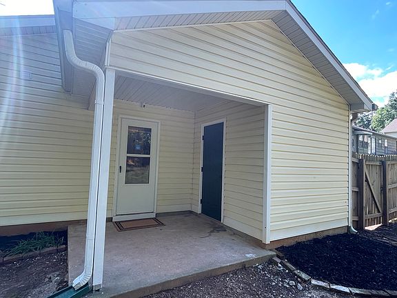 4th image of 236 McIntosh Ave