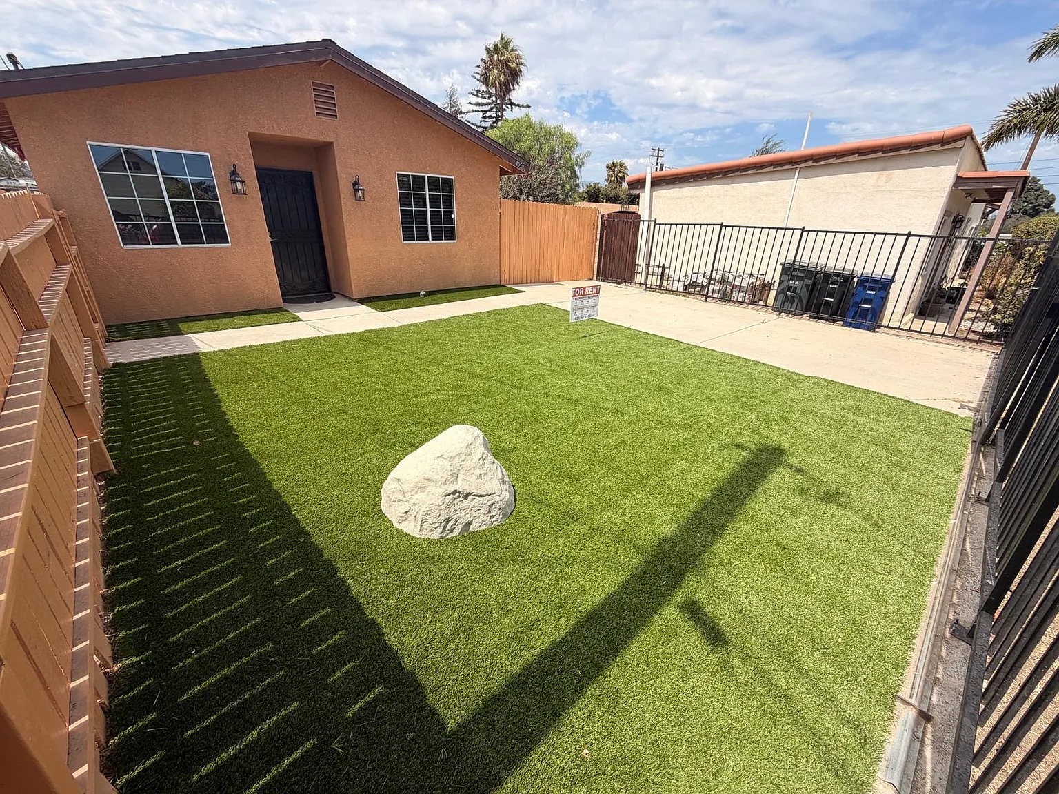 2 bed, 667 sqft, $3,400 — Photo 1