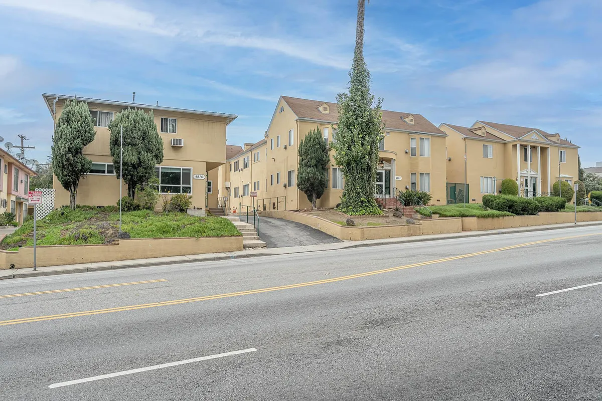 Building Photo - Beverly Blvd Apartments