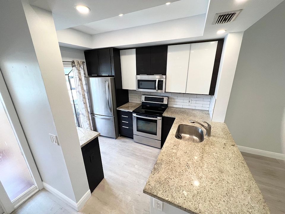 Kitchen - 2281 SW 15th St. 148 Deerfield Beach, FL 33442