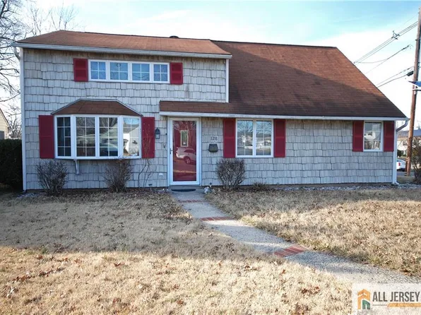 128 Homes Park Ave, Iselin, NJ 08830