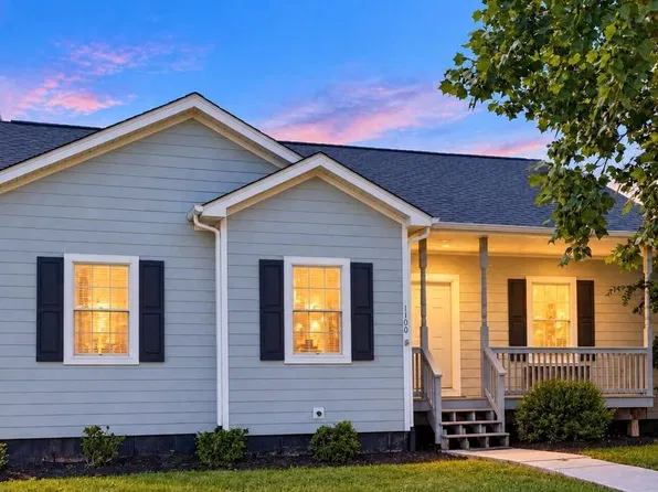 1100 Joffrey Dr, Huddleston, VA 24104