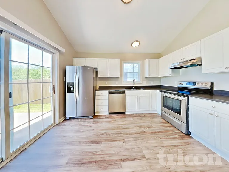 5169 Parkerwood Dr — Photo 4