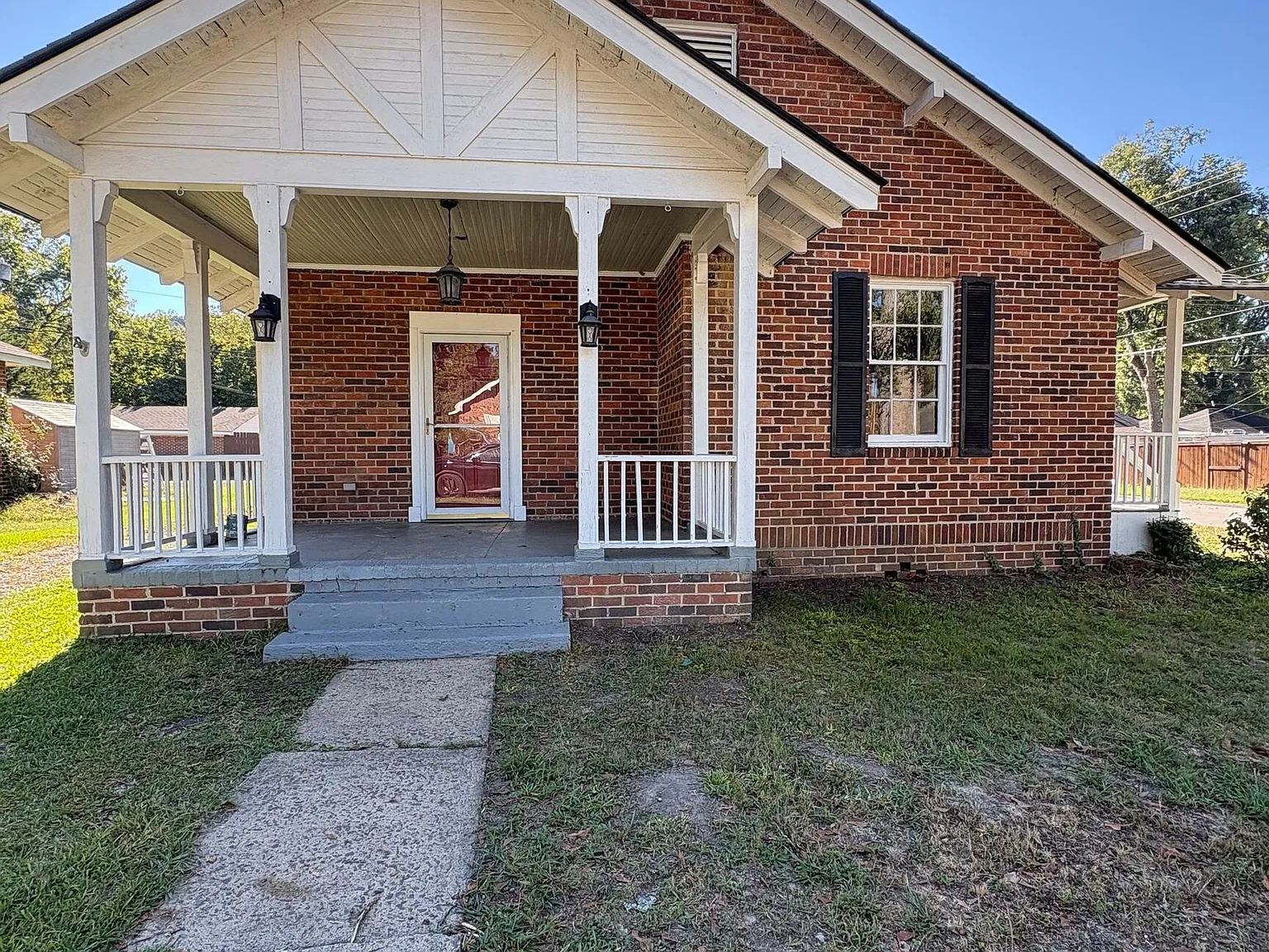 2 bed, 1.0 bath, 1222 sqft, $1,250 — Photo 1