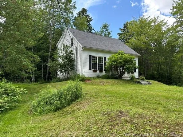 84 Tudor Ave, New Maryland, NB E3C 1X6