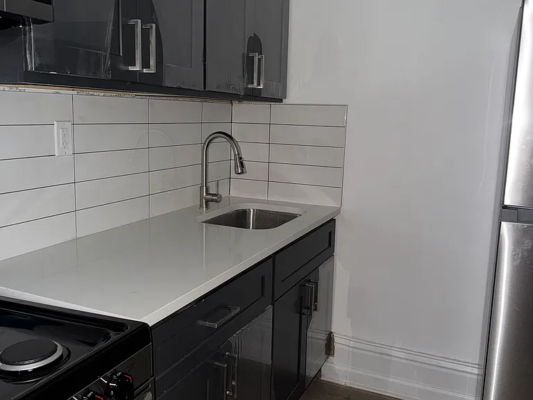 124 W College St #7 — Photo 9