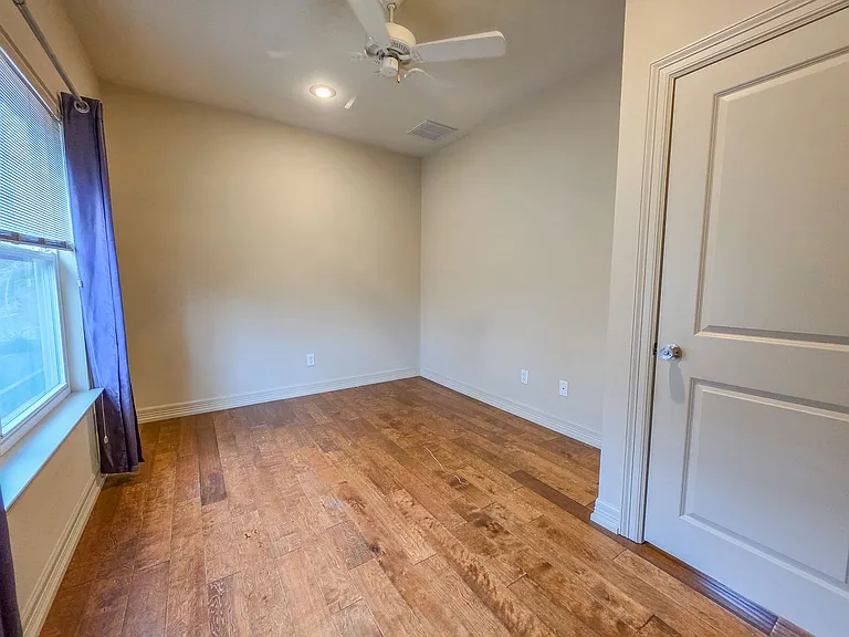 4515 Avenue G #B — Photo 12