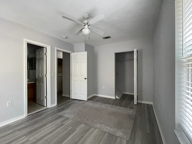 1710 NW 7th St — Photo 10