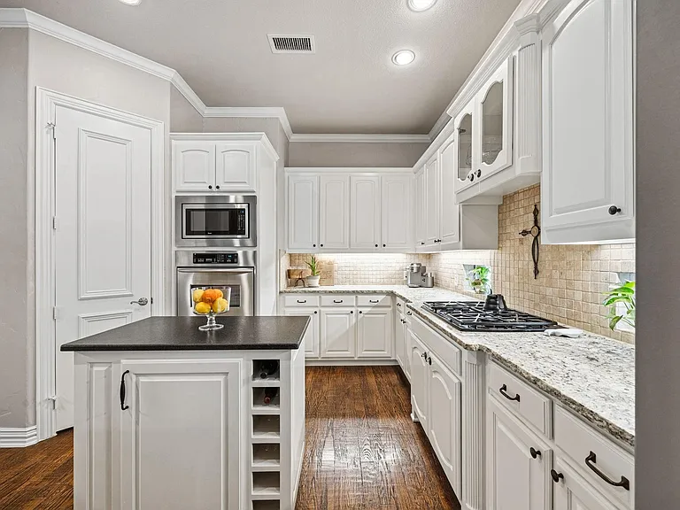 4750 Haverford Dr — Photo 2