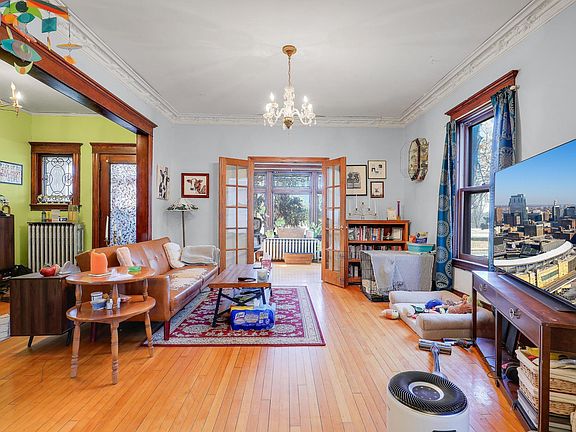 4th image of 3136 10th Ave S