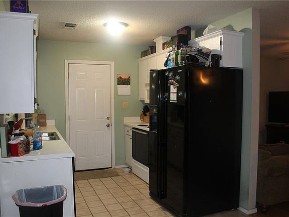 5th image of 2208 Emerald Dr