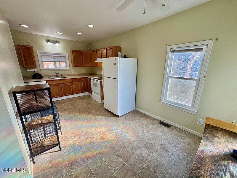 4th image of 23 Potter Avenue