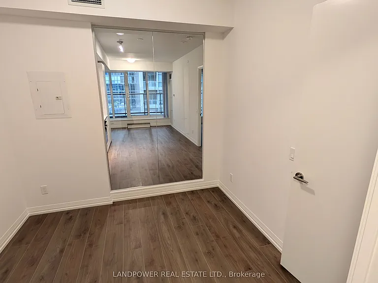 400 King St W #510 — Photo 7