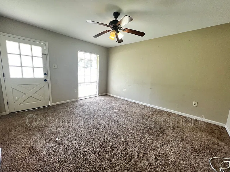 3 bed, 2.0 bath, 1155 sqft, $1,295 — Photo 2