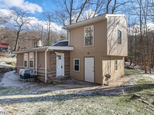 32 E Park Dr, West Milford Twp., NJ 07480