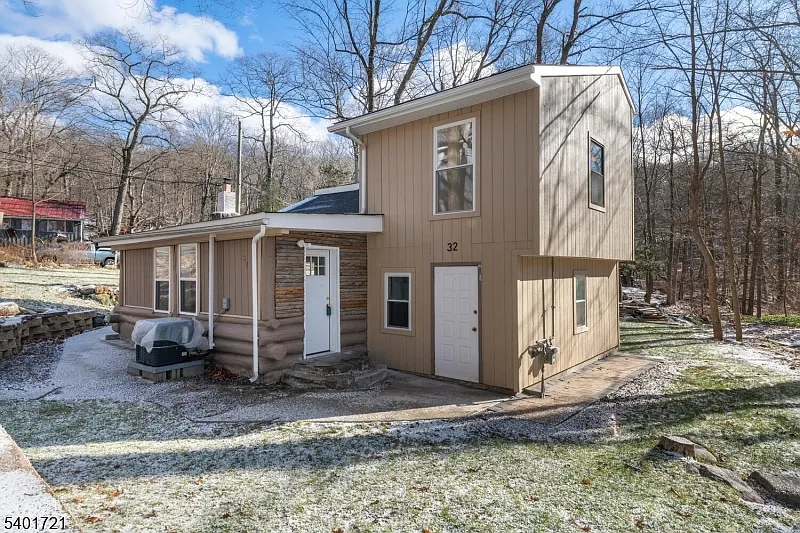32 E Park Dr photo 1