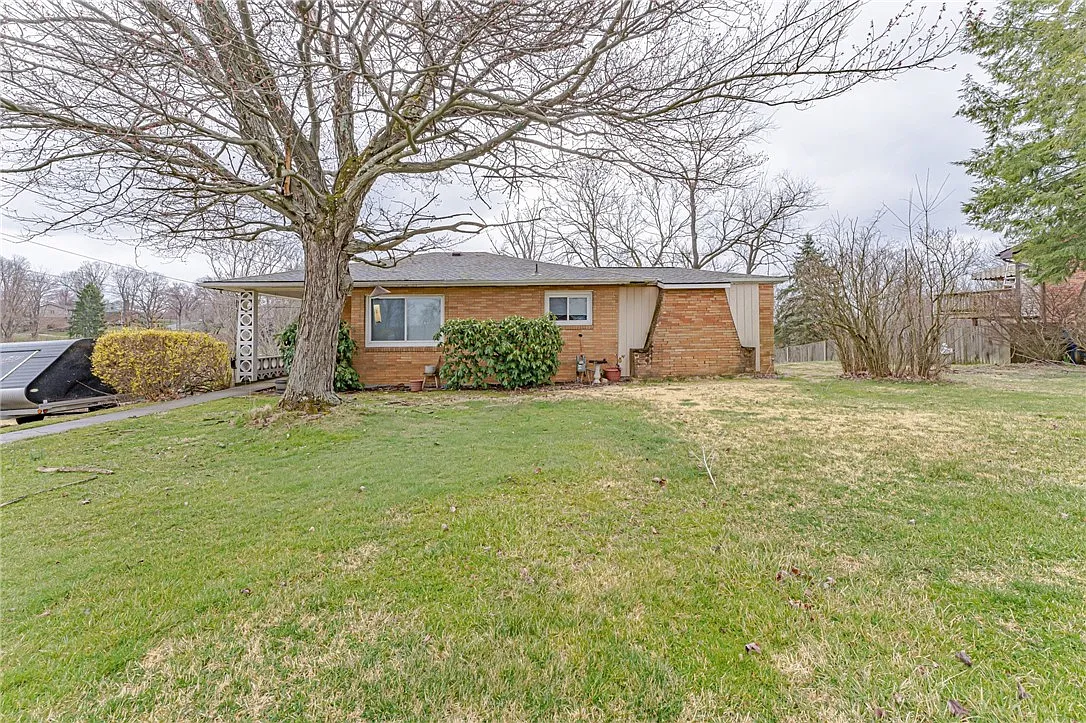 403 Laurel Dr photo 1