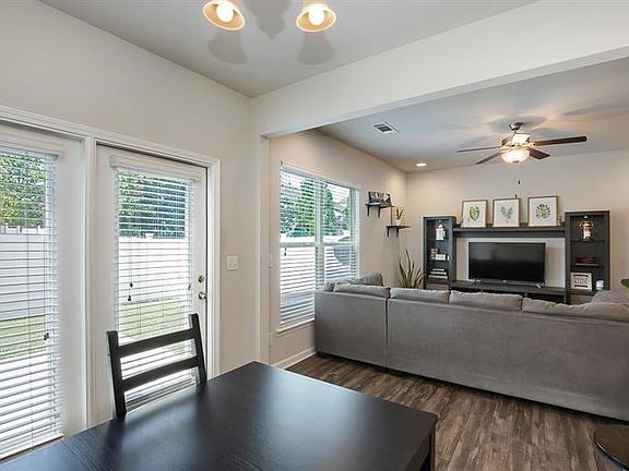5th image of 44 Greenfield Dr