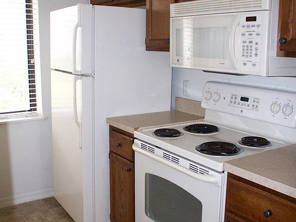 3rd image of 226 Riverbend Dr Unit 201