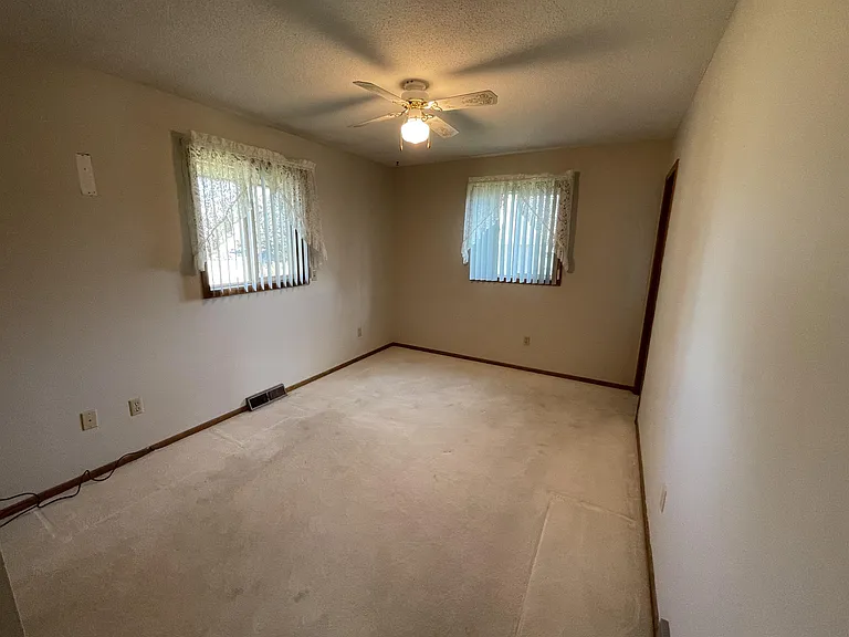 1608 Mitchell Dr — Photo 9