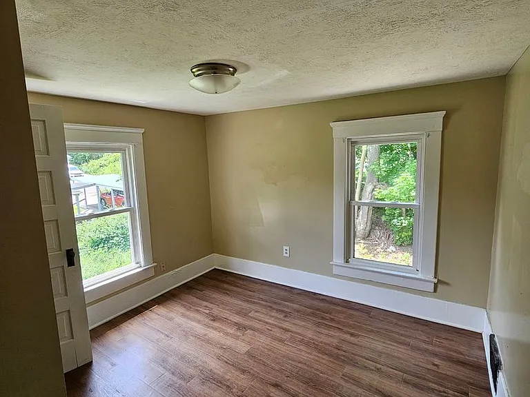 344 Fuller St — Photo 8