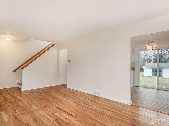 5th image of 3390 Creek Dr
