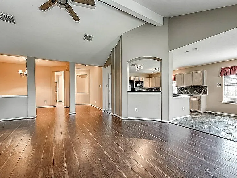 2910 Huntington Way — Photo 5