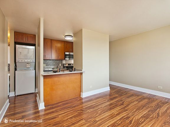 4th image of 909 Ala Nanala St APT 202