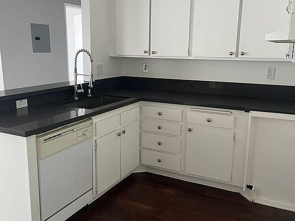 2nd image of 7320 Hazeltine Ave APT 309
