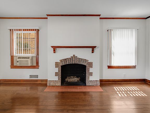3rd image of 8918 Burton Way APT 2