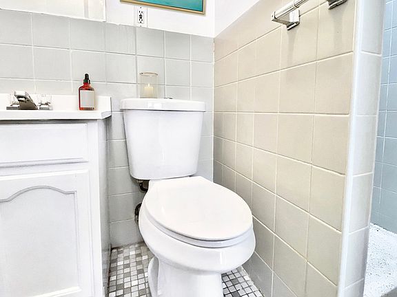 2nd image of 249 W 109th St APT 4