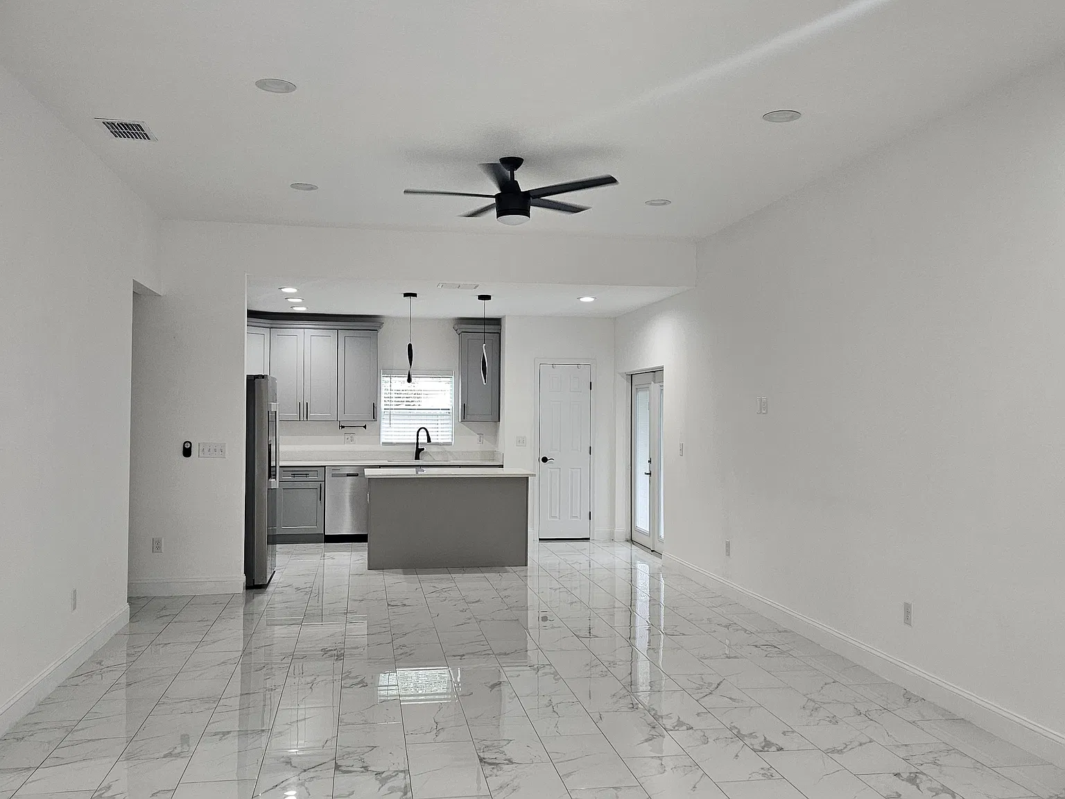 3 bed, 1600 sqft, $2,650 — Photo 3