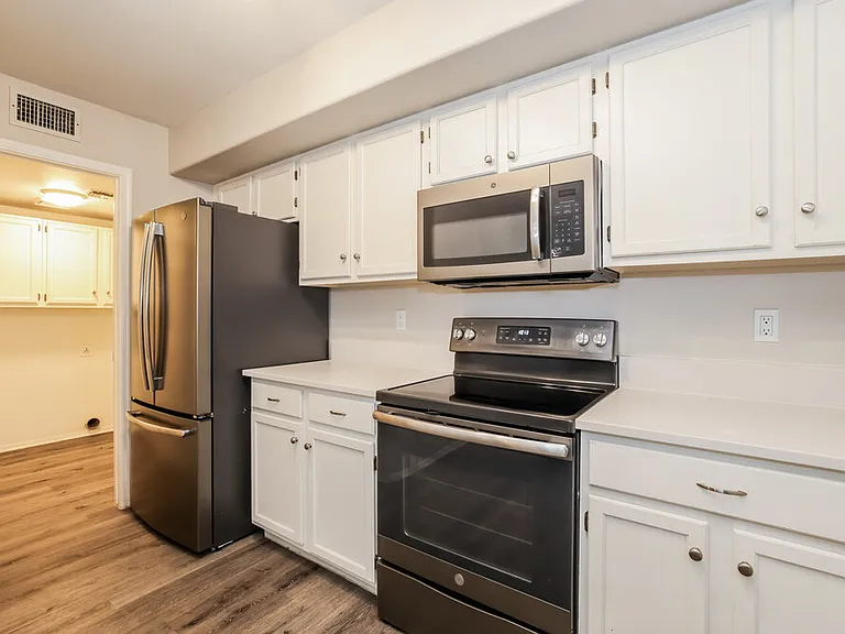 425 S Sunrise Dr — Photo 7