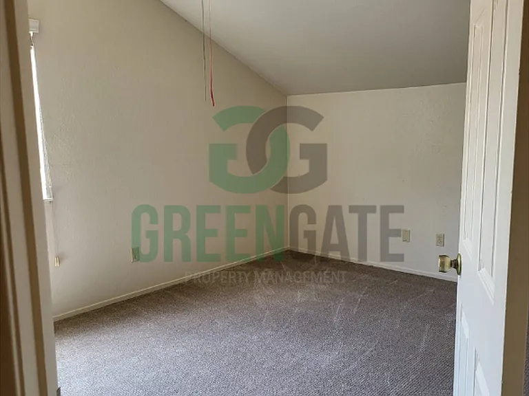 2428 Woodvale Dr — Photo 38