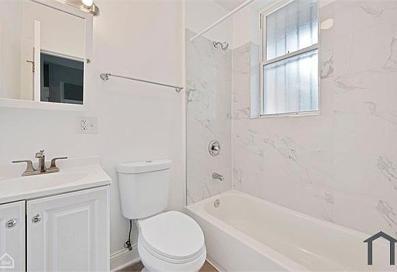 4th image of 5453 S Justine St #1