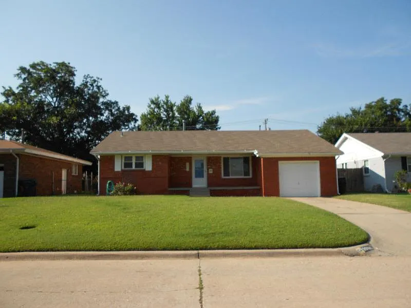 3 bed, 1200 sqft, $1,500 — Photo 1