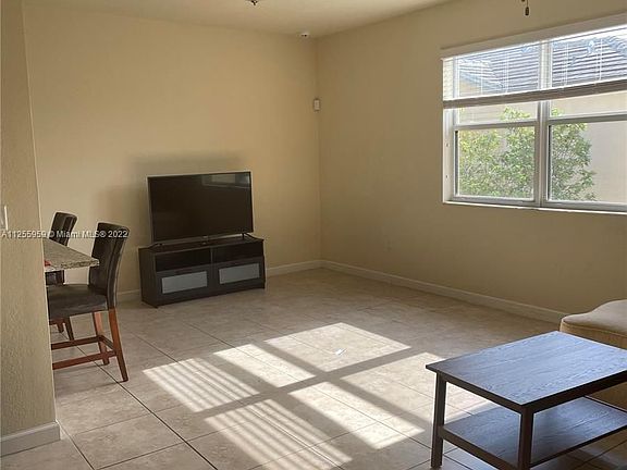 4th image of 134 SE 28th Ter Unit 20