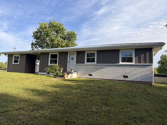 3rd image of 122 McIntosh Ave