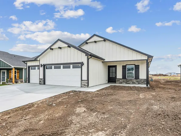 1570 N Emerald Valley Dr, Mulvane, KS 67110