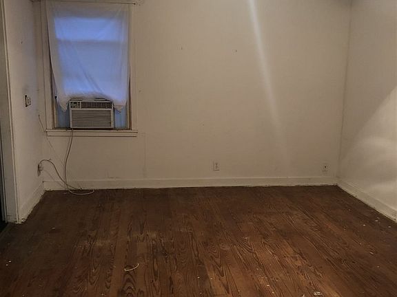 2nd image of 1005 N B St