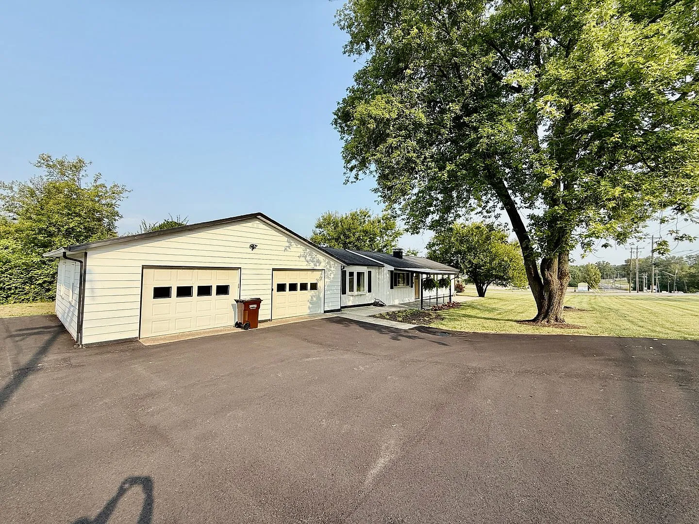 Brand new remodeled home in Monroe! — Photo 1
